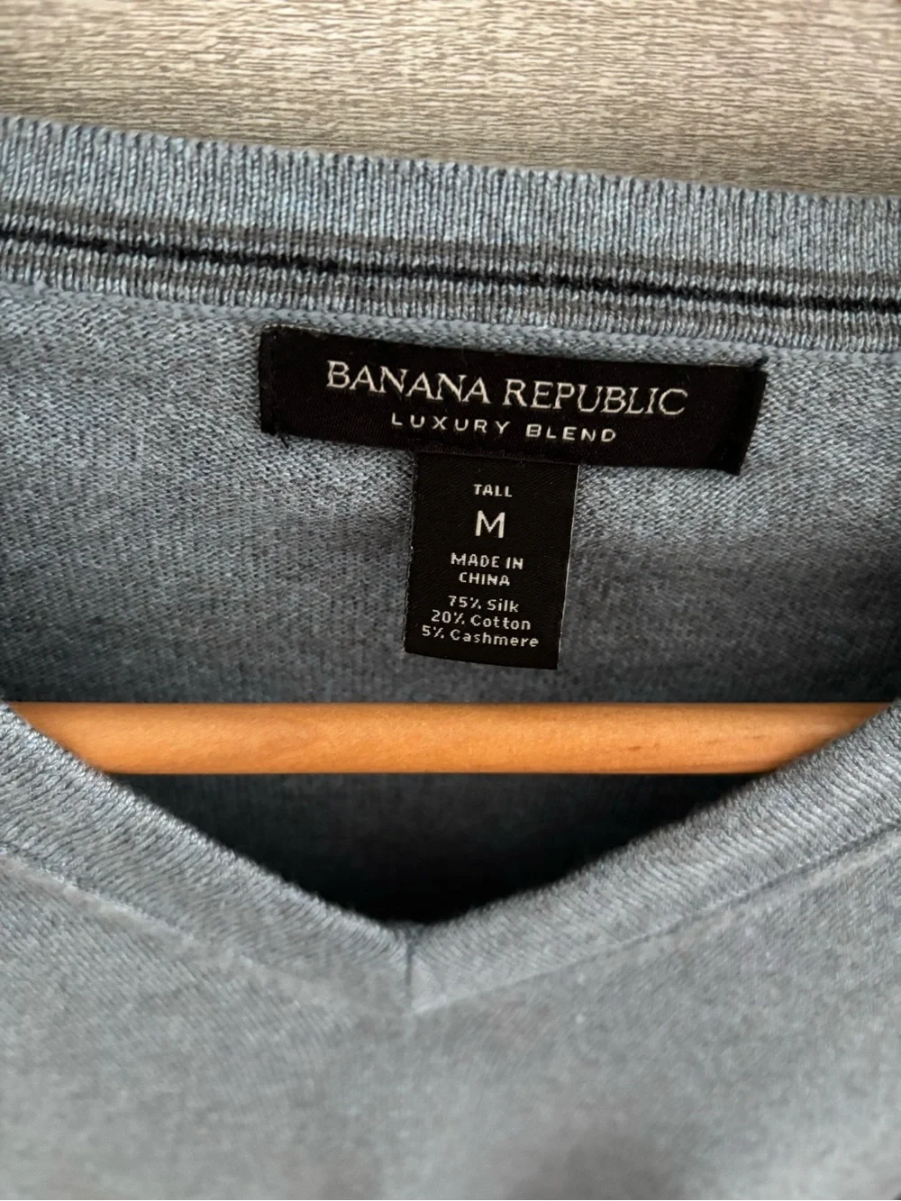 Banana Republic Luxury Blend Silk Cashmere V-Neck Sweater Men’s M Tall Blue Gray